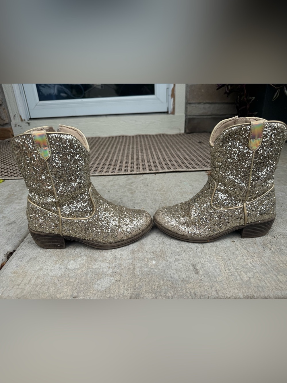 Girls gold/glittery cowboy boots size 2